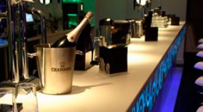 Использование искусственного камня в барах, банках, офисах