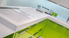 Преимущества и недостатки столешниц из искусственного камня